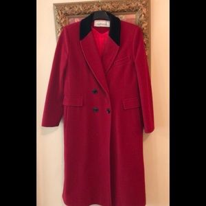 Full length winter wool coat. Very classy and very new!